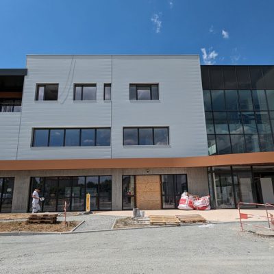 Extérieur du laboratoire de la polyclinique du beaujolais