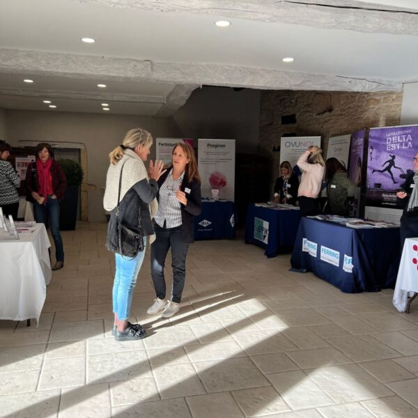 Espace accueillant les conférences et les participants du Colloque en Calade.