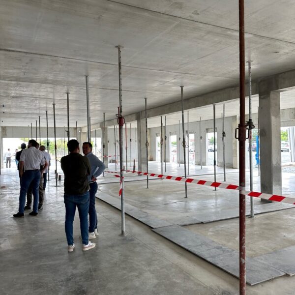 Personnes à l’intérieur du chantier de La Passerelle 2.